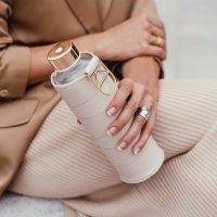 Equa Mismatch Beige Trinkflasche aus Glas 750 ml mit Kunstlederhülle und Metalltragegriff